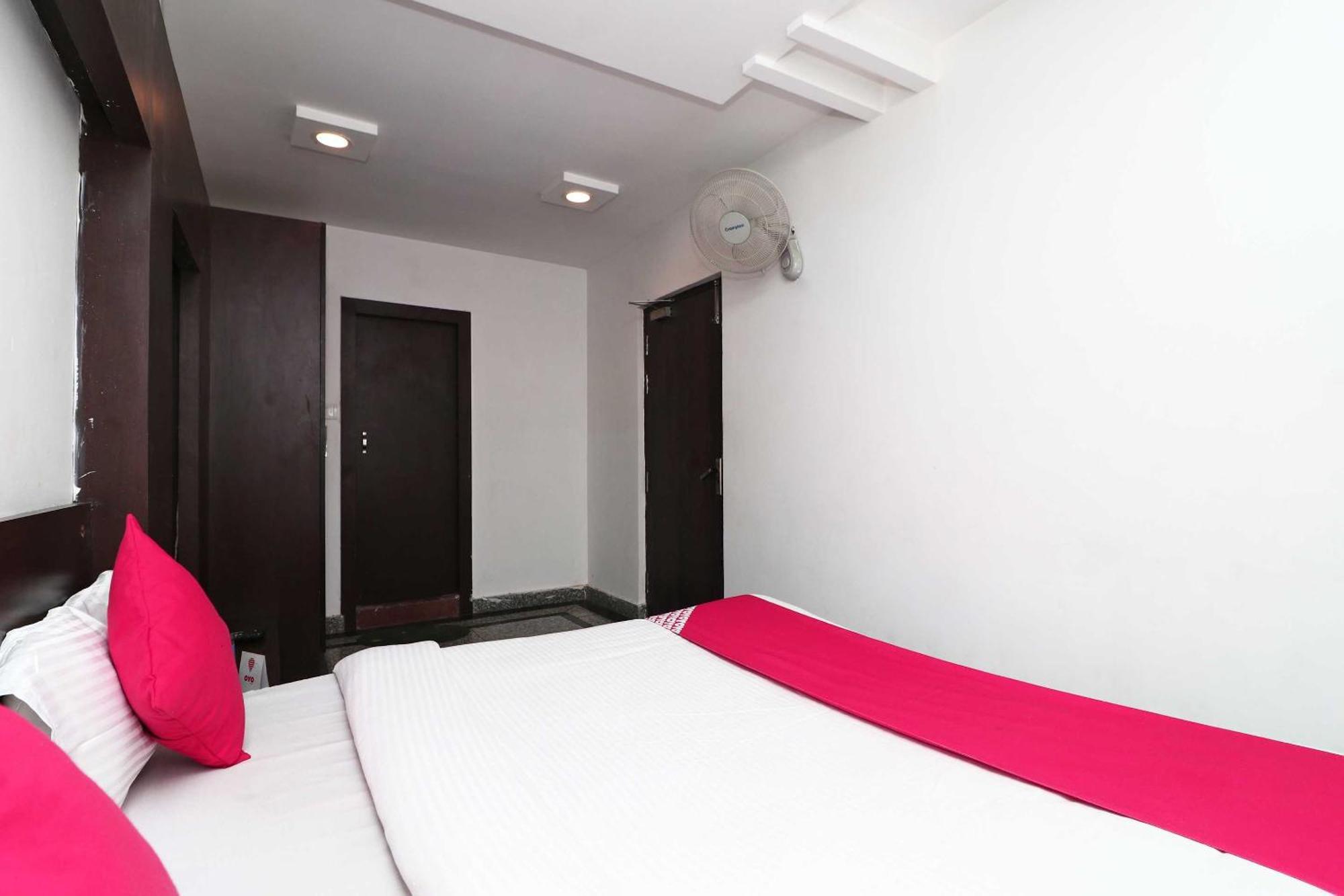 Oyo Flagship Hotel Krishna Chinhat Exterior foto