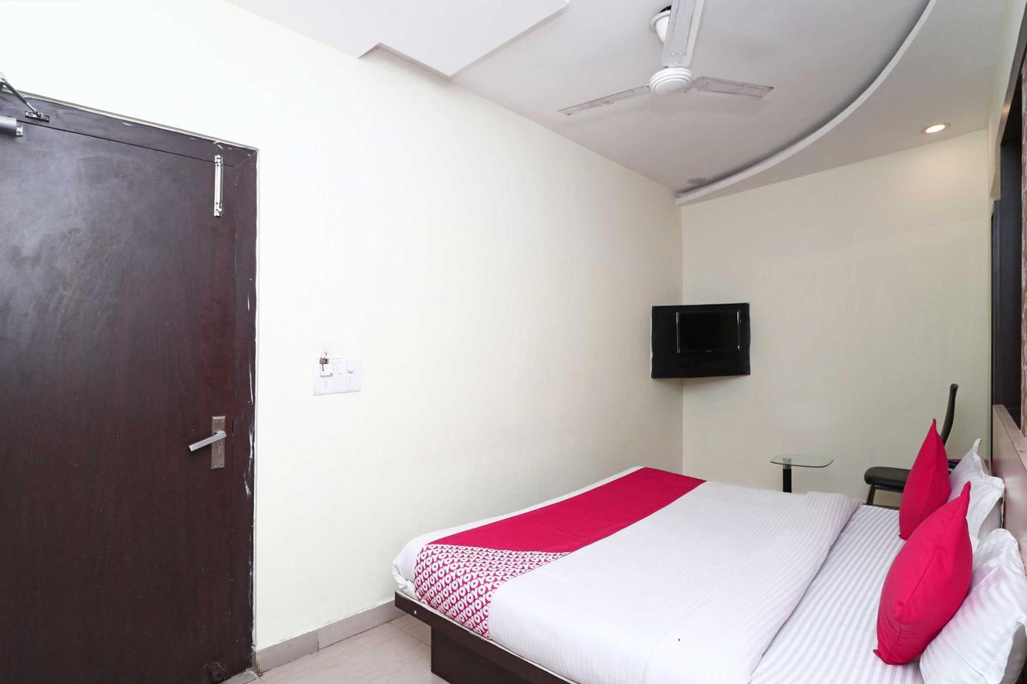 Oyo Flagship Hotel Krishna Chinhat Exterior foto