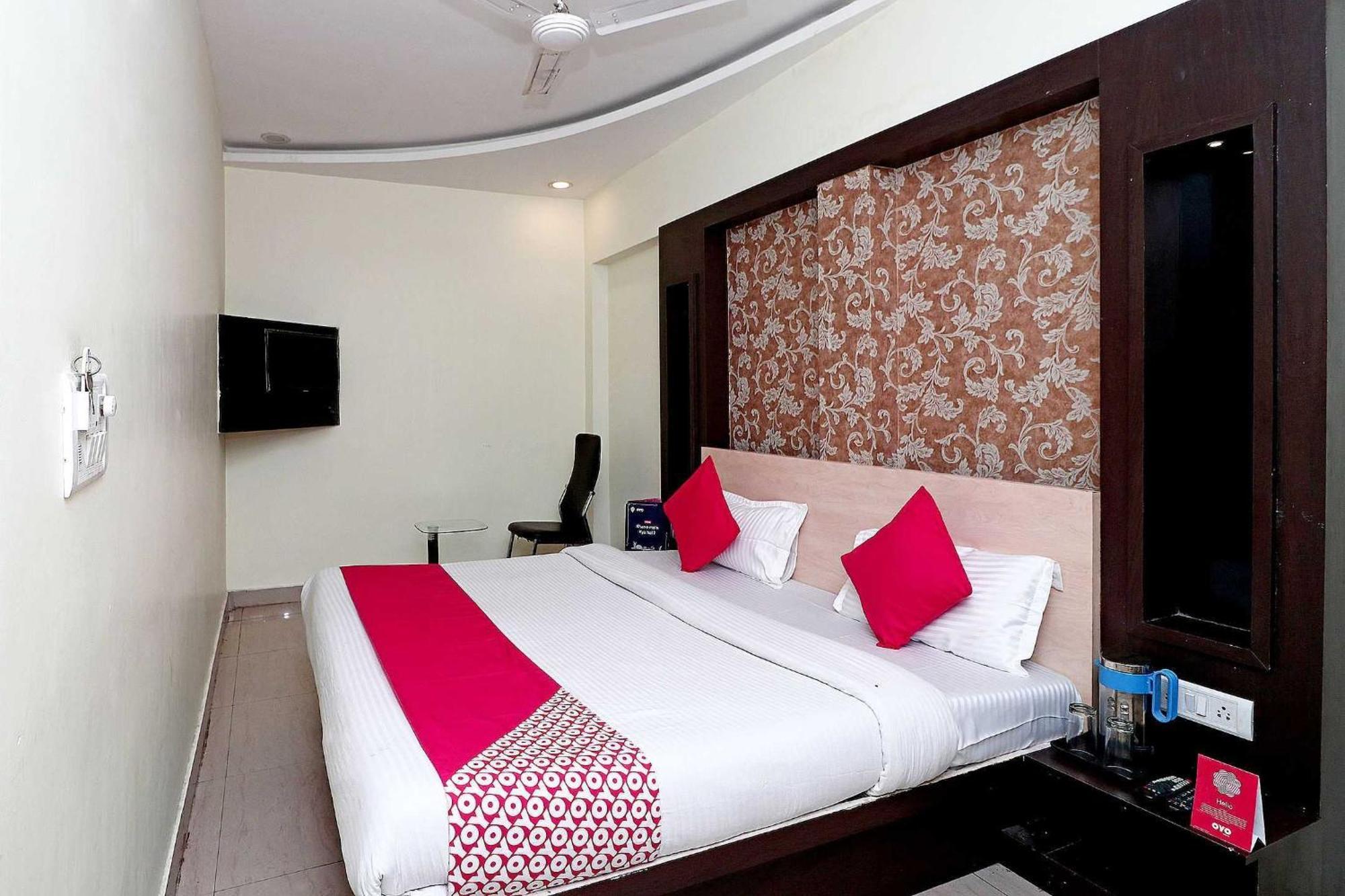 Oyo Flagship Hotel Krishna Chinhat Exterior foto