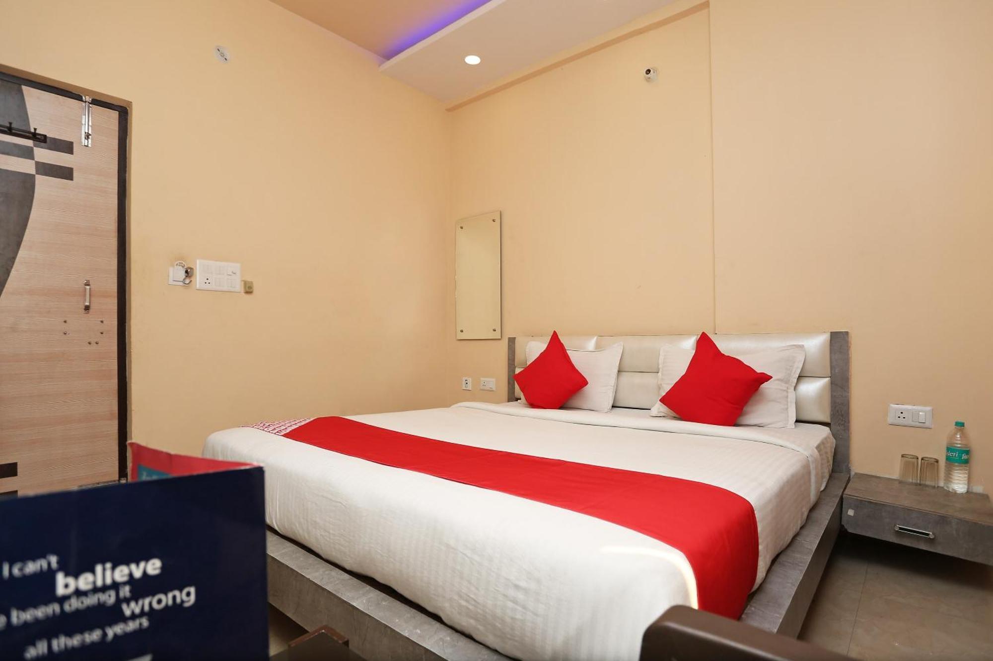 Oyo Flagship Hotel Krishna Chinhat Exterior foto