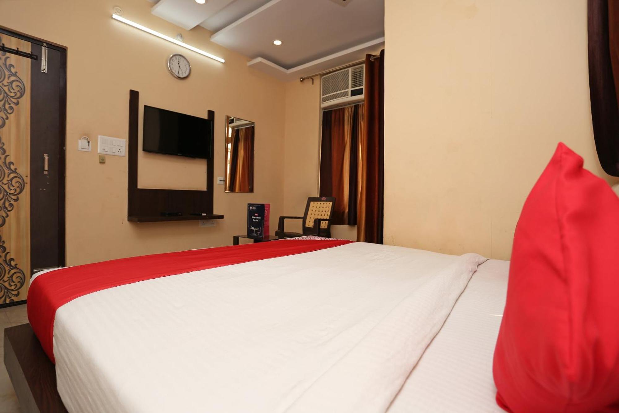 Oyo Flagship Hotel Krishna Chinhat Exterior foto